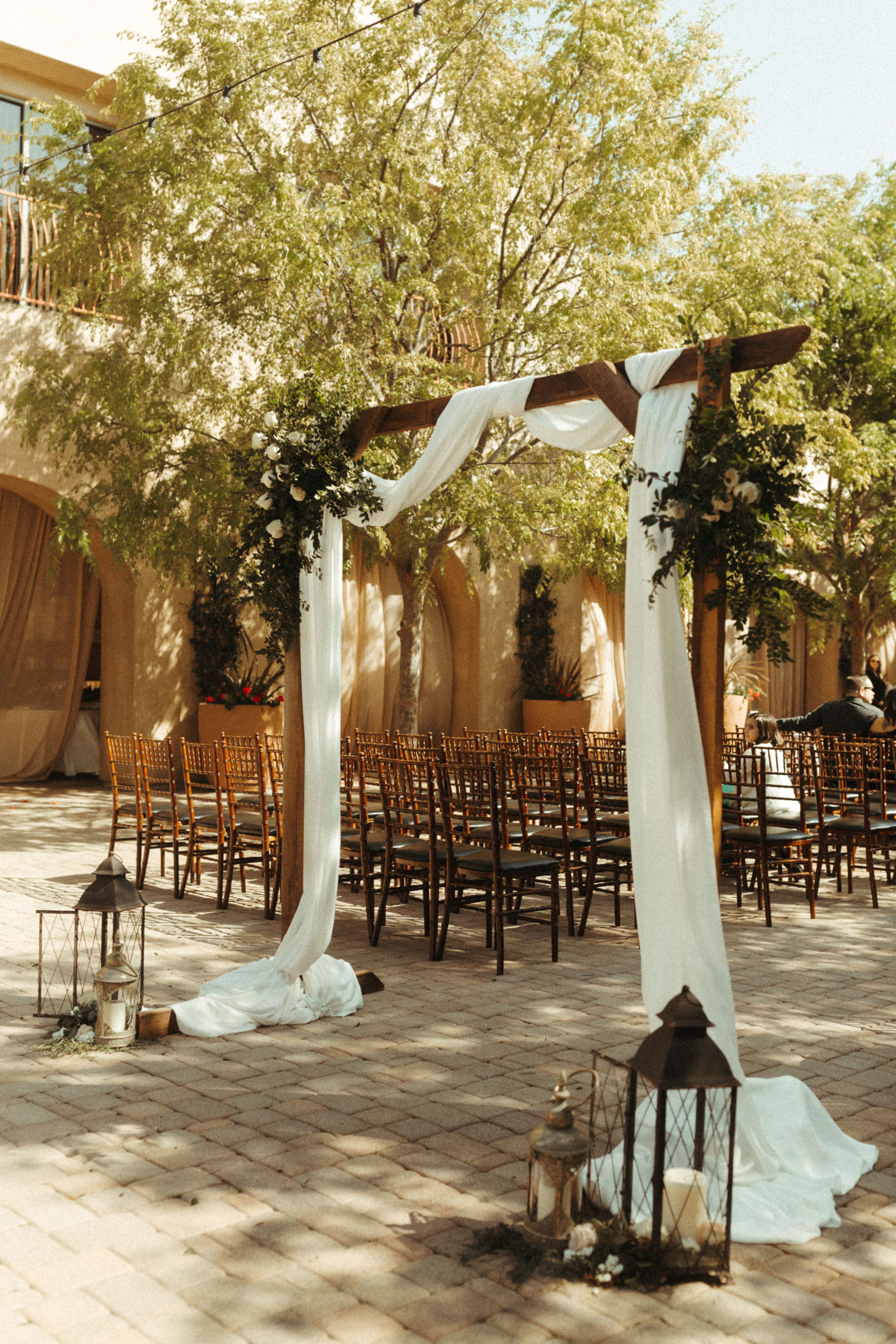 Romantic Neutral Wedding Colors at Serra Plaza – laurenmihae.com