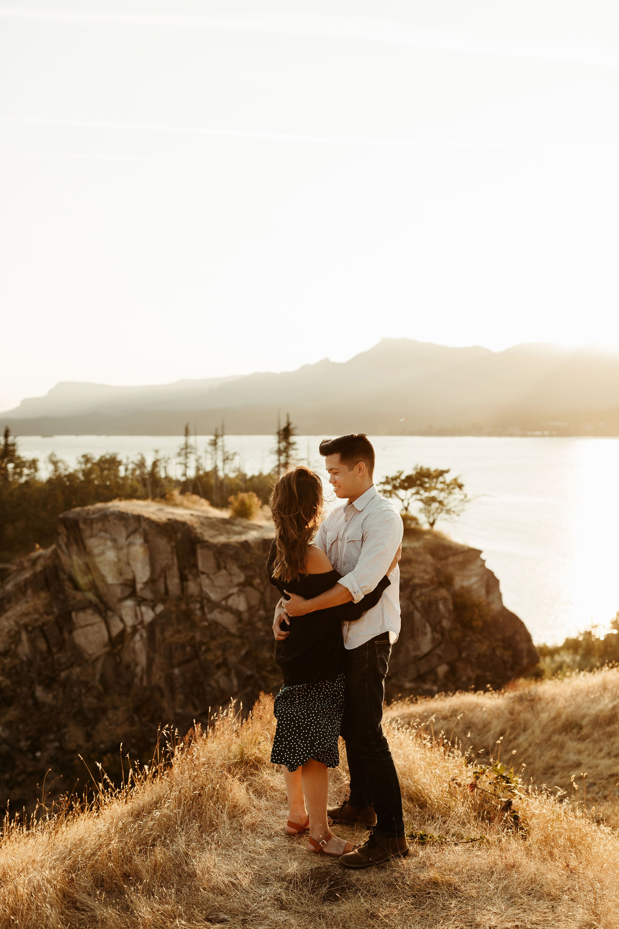 oregon engagement session photographer at government cove