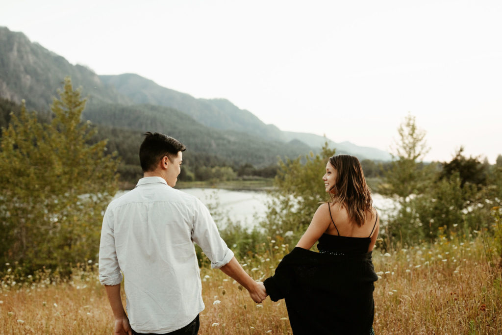 columbia river gorge government cove engagement photographer