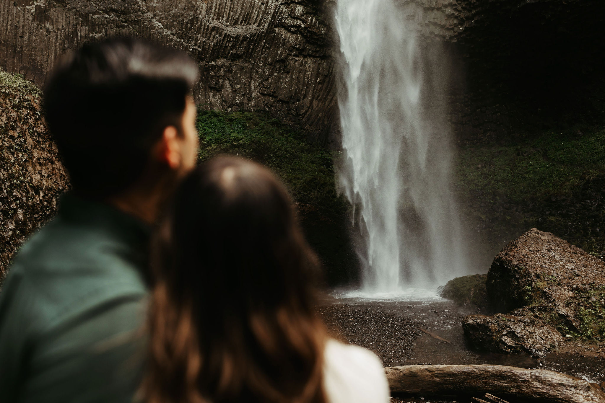 moody engagement session in portland oregon at the columbia river gorge