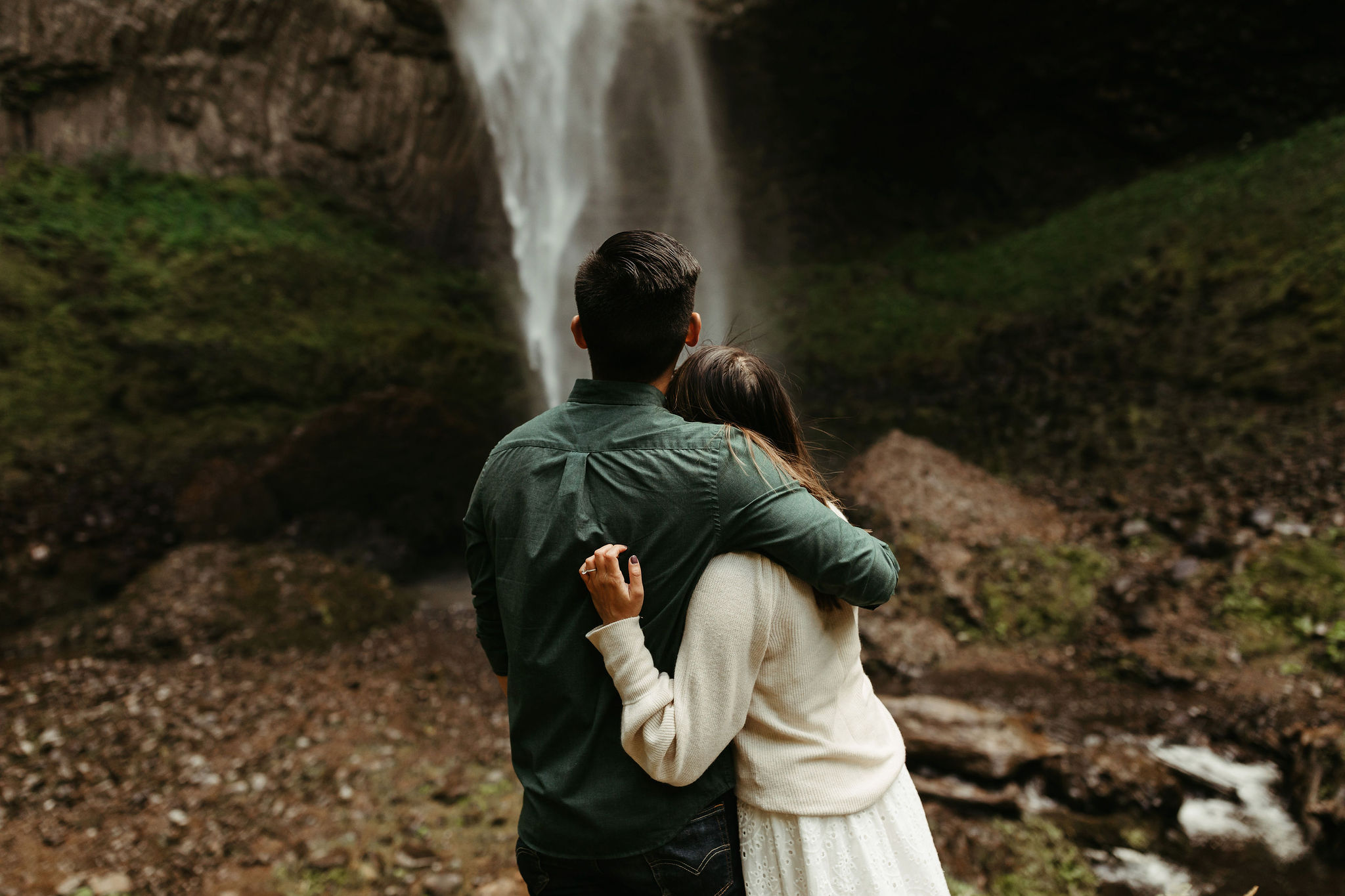 columbia river gorge engagement session at waterfalls
